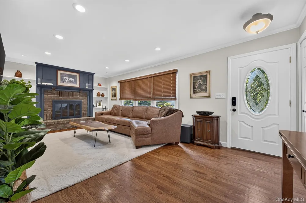 73 Maple Place Huntington, NY 11743