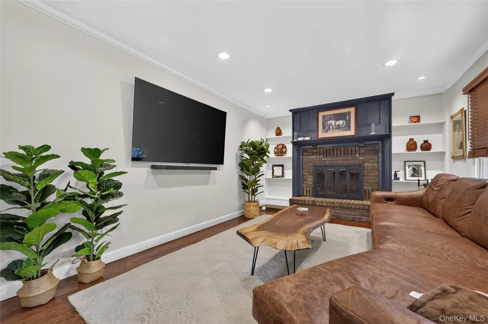 73 Maple Place Huntington, NY 11743