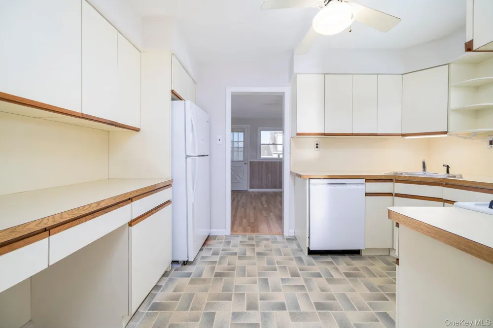 2357 Atlantic Boulevard Wantagh, NY 11793