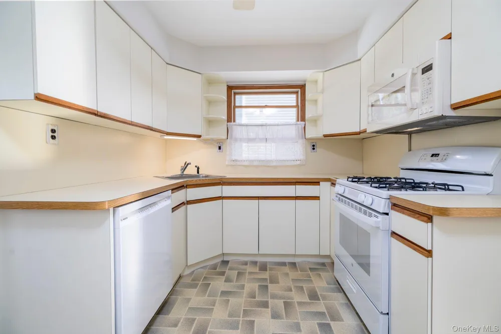 2357 Atlantic Boulevard Wantagh, NY 11793