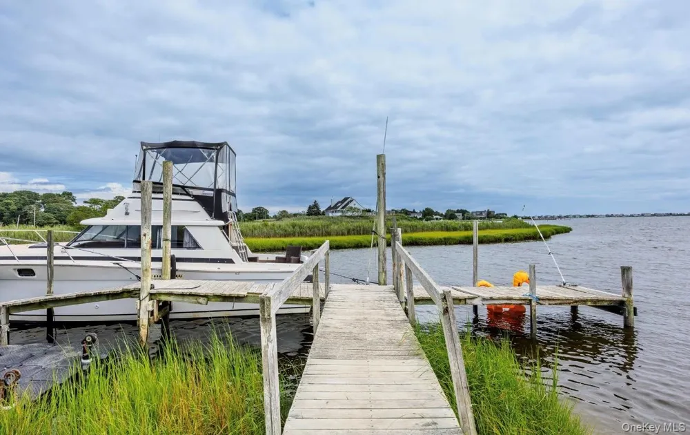 12 Pleasant Avenue Westhampton, NY 11977
