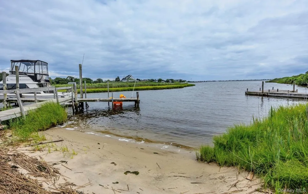 12 Pleasant Avenue Westhampton, NY 11977