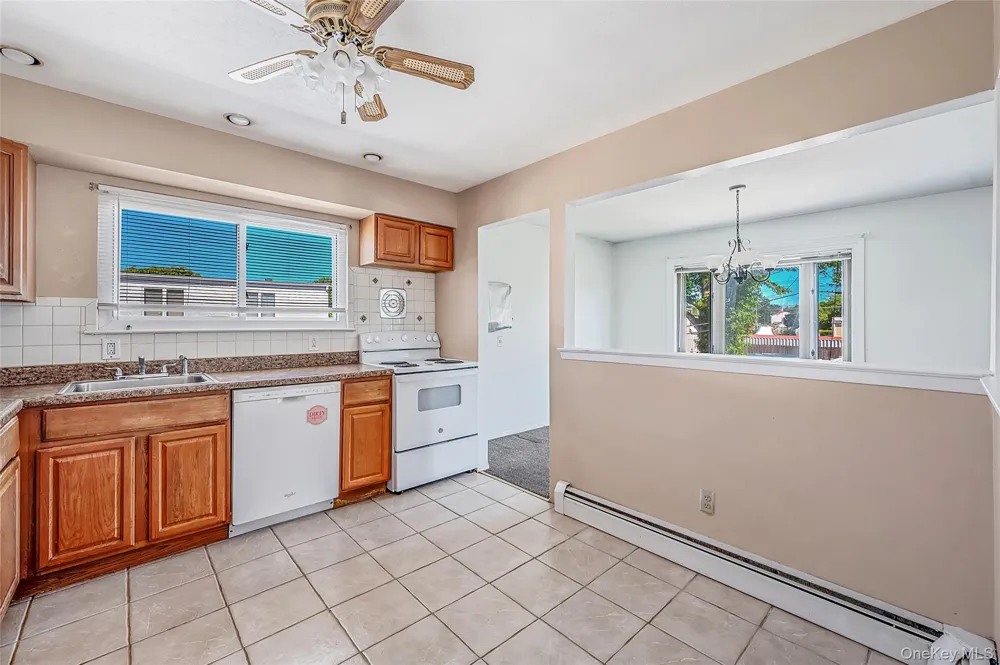 233 E Alhambra Avenue Lindenhurst, NY 11757