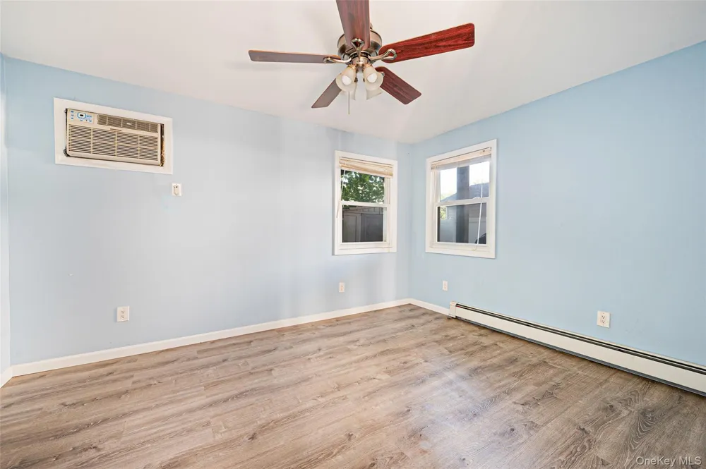 233 E Alhambra Avenue Lindenhurst, NY 11757
