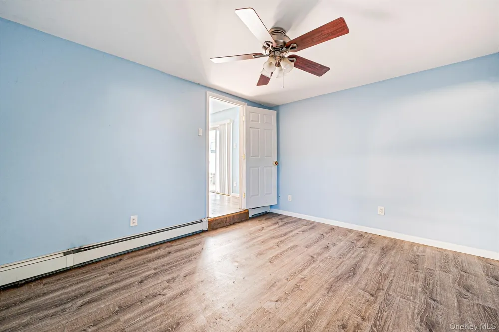 233 E Alhambra Avenue Lindenhurst, NY 11757
