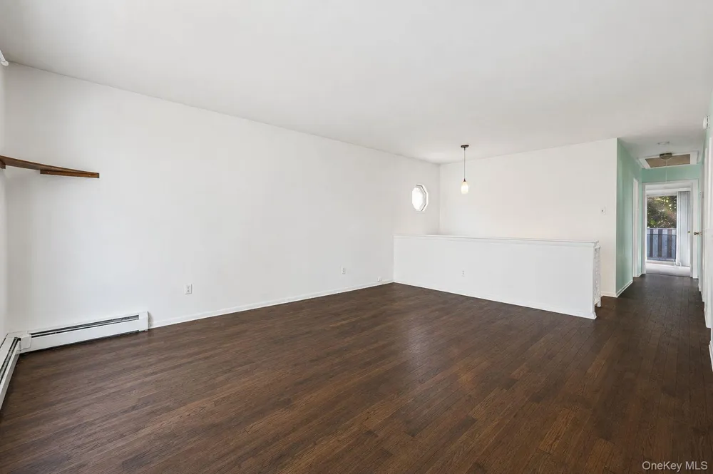 233 E Alhambra Avenue Lindenhurst, NY 11757