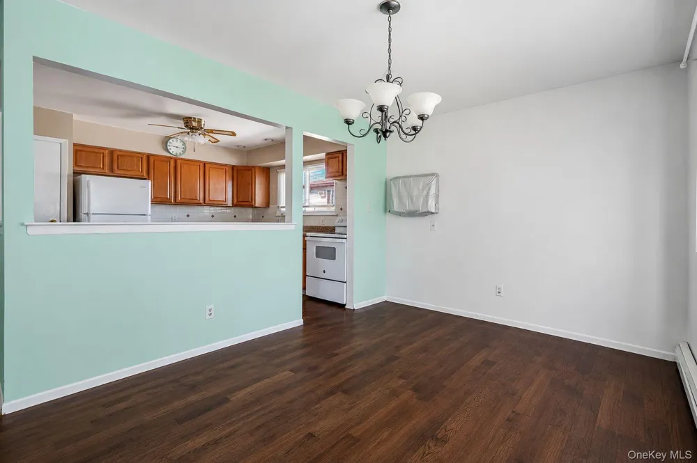 233 E Alhambra Avenue Lindenhurst, NY 11757