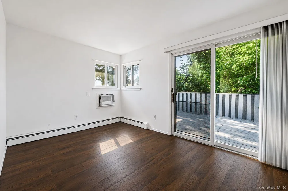233 E Alhambra Avenue Lindenhurst, NY 11757