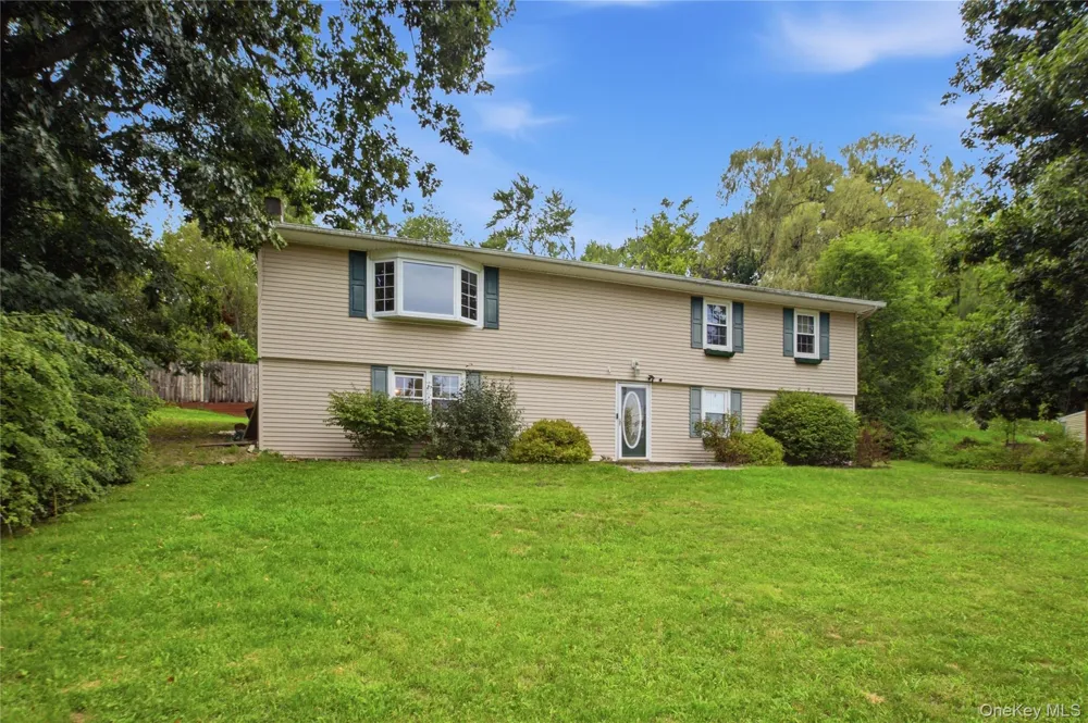 34 Hillview Circle Poughkeepsie, NY 12603