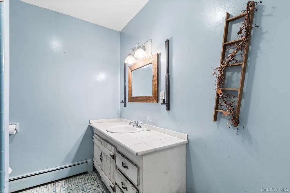 34 Hillview Circle Poughkeepsie, NY 12603