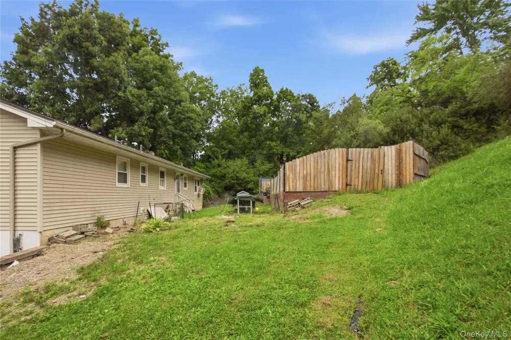 34 Hillview Circle Poughkeepsie, NY 12603
