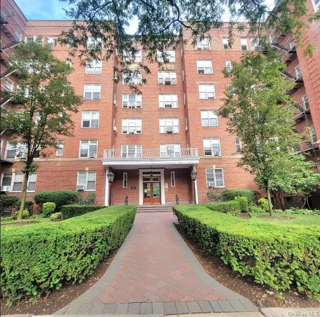 68-37 108th Street #6H Forest Hills, NY 11375