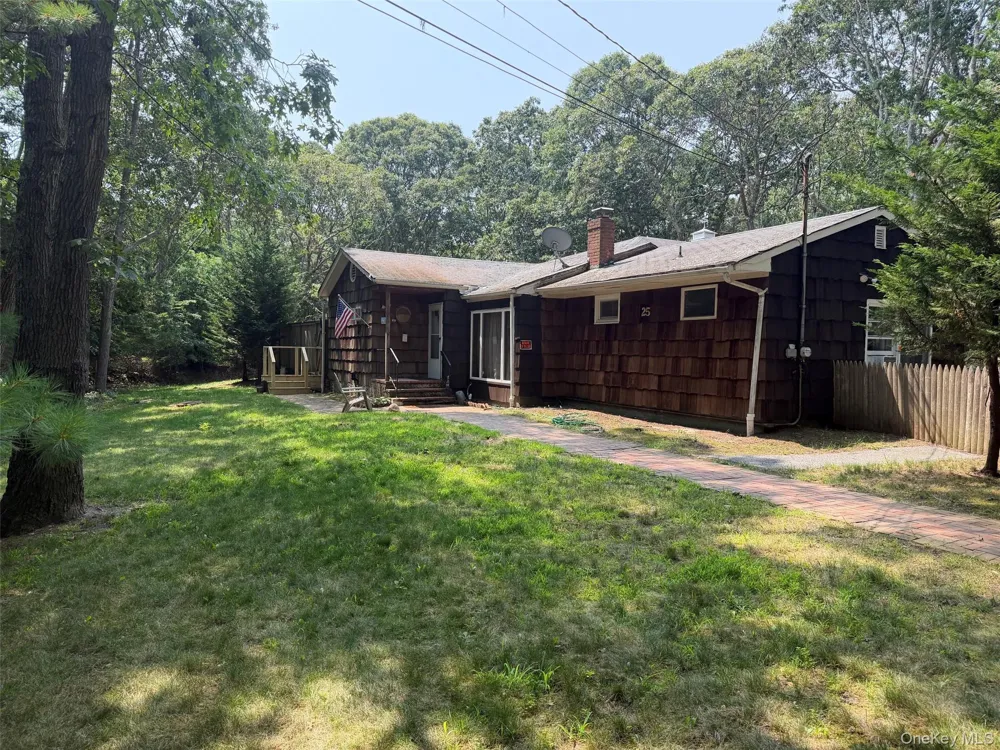 25 Columbia Avenue Westhampton, NY 11977