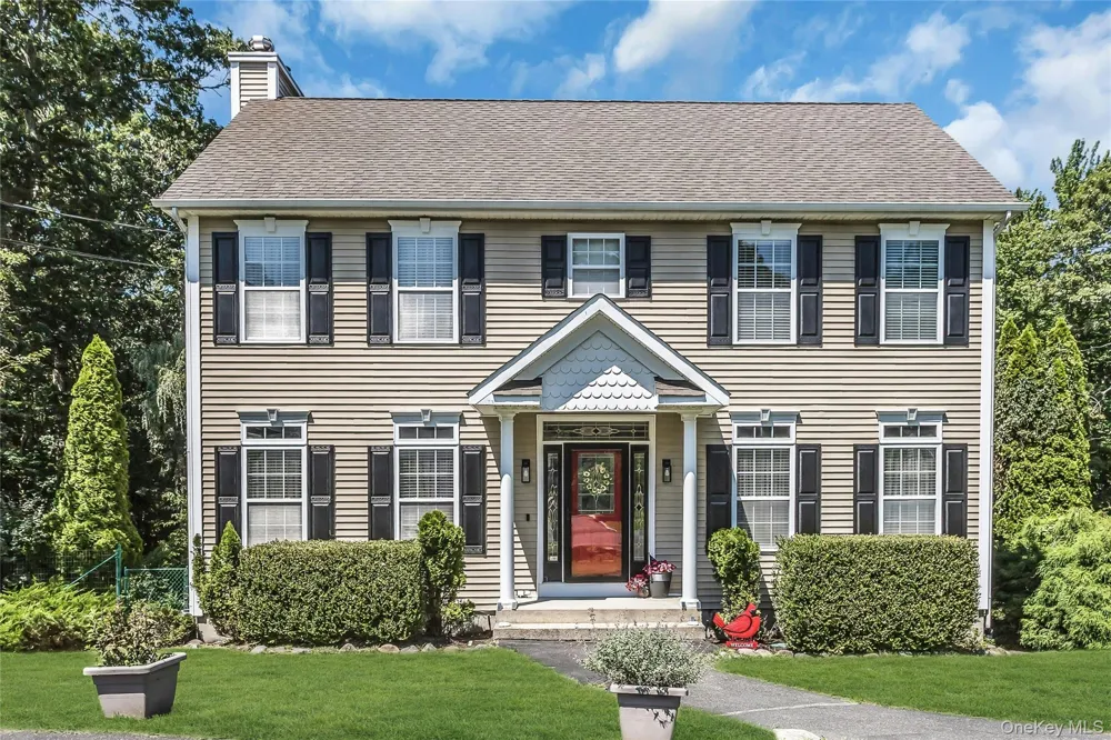 1025 Seawood Drive Southold, NY 11971