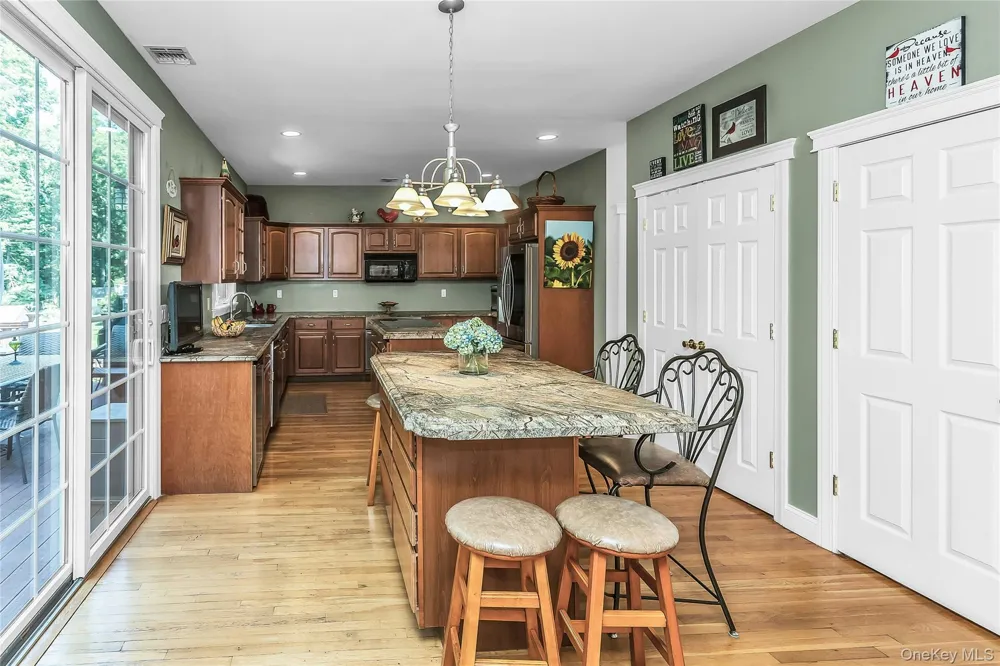 1025 Seawood Drive Southold, NY 11971