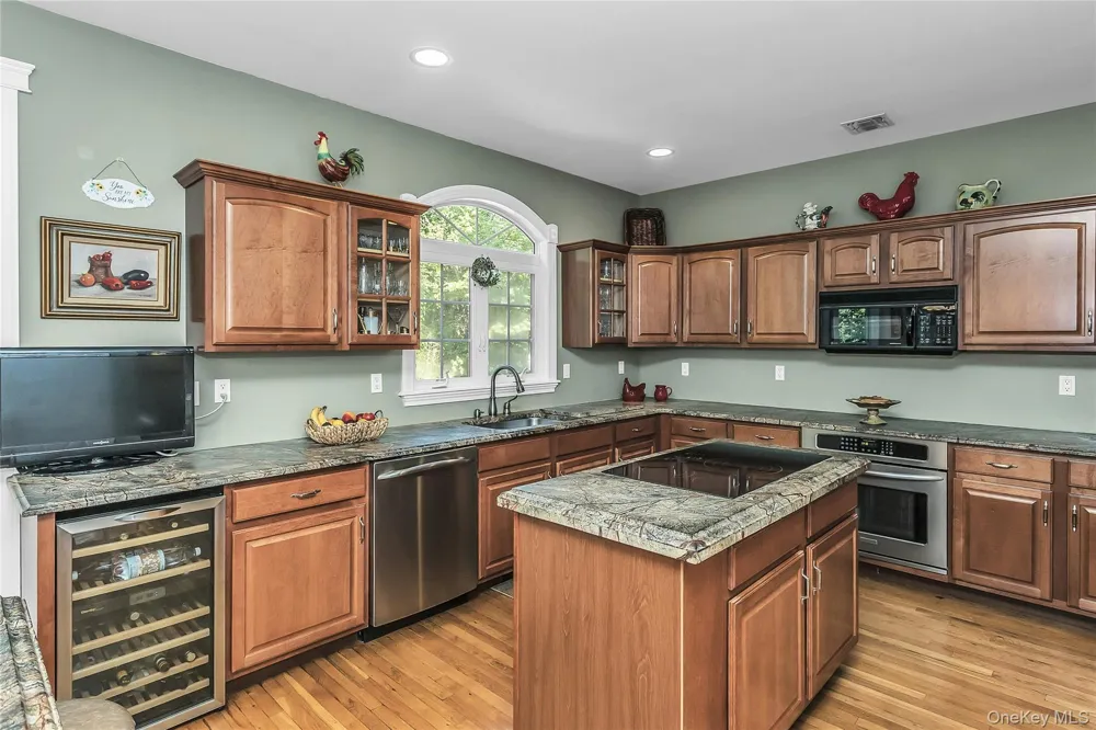 1025 Seawood Drive Southold, NY 11971