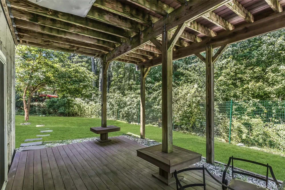 1025 Seawood Drive Southold, NY 11971