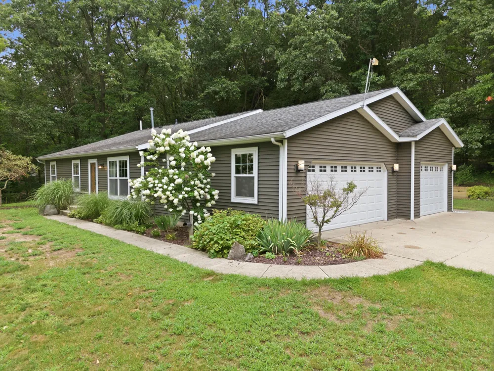 5643 E C AVENUE Richland, MI 49083