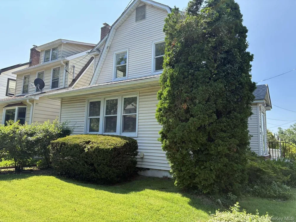 4634 Iris Lane Great Neck, NY 11020