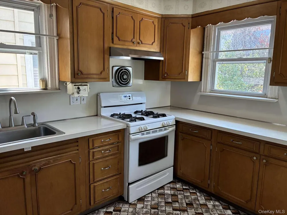 4634 Iris Lane Great Neck, NY 11020