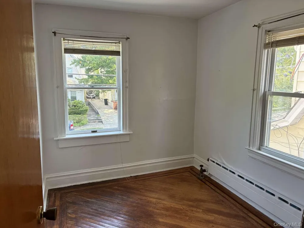 4634 Iris Lane Great Neck, NY 11020