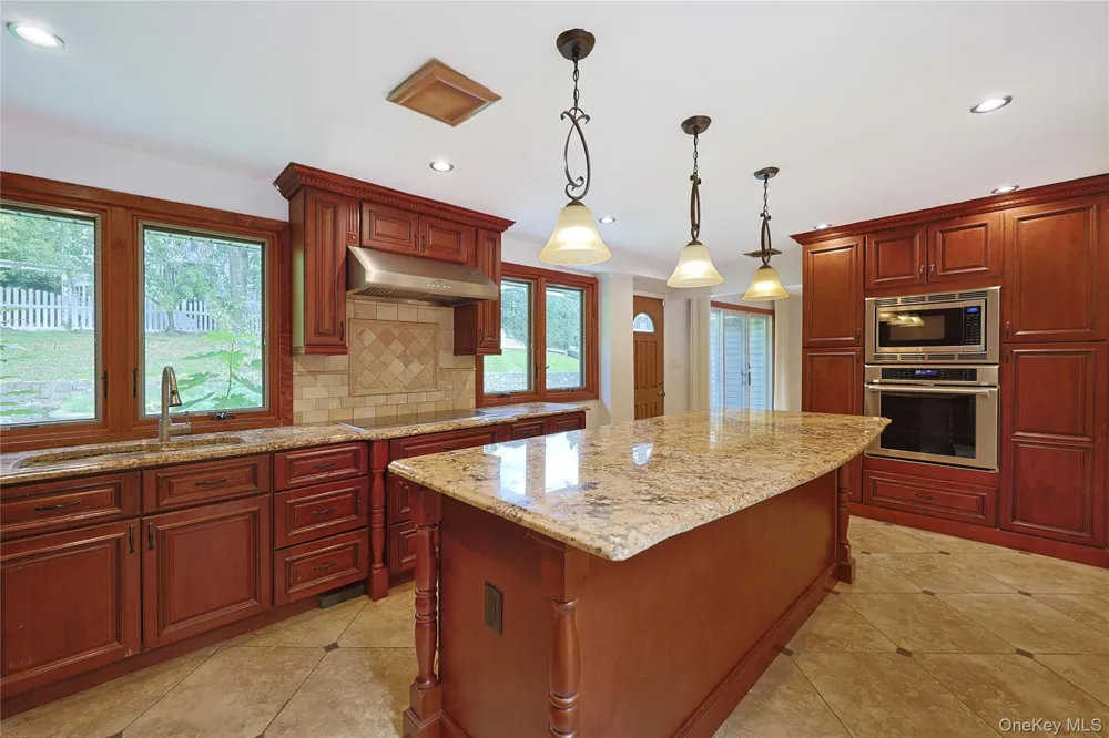 9 Talbot Drive Great Neck, NY 11020