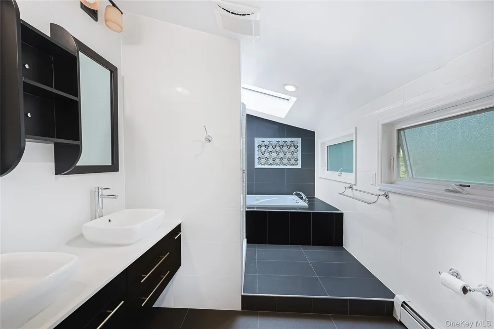 9 Talbot Drive Great Neck, NY 11020