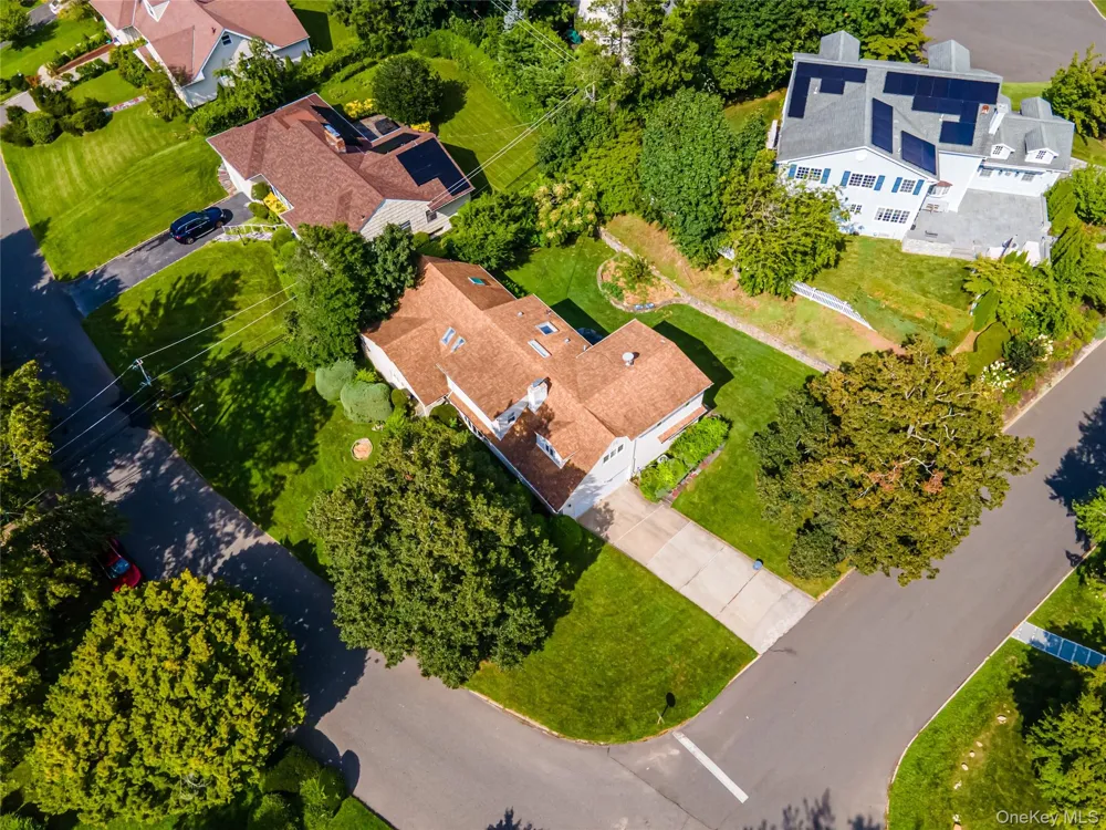 9 Talbot Drive Great Neck, NY 11020