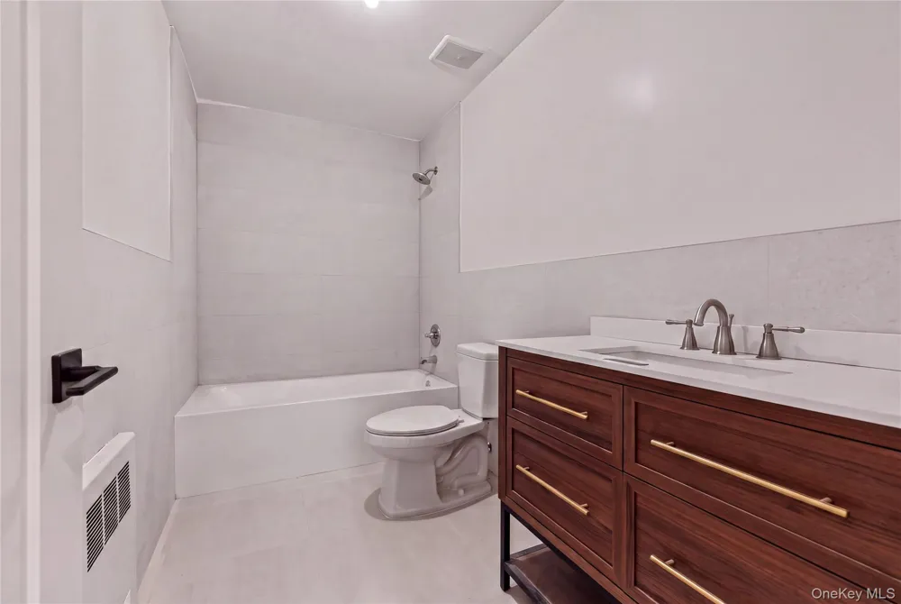110 Fairview Avenue ##202 Spring Valley, NY 10977