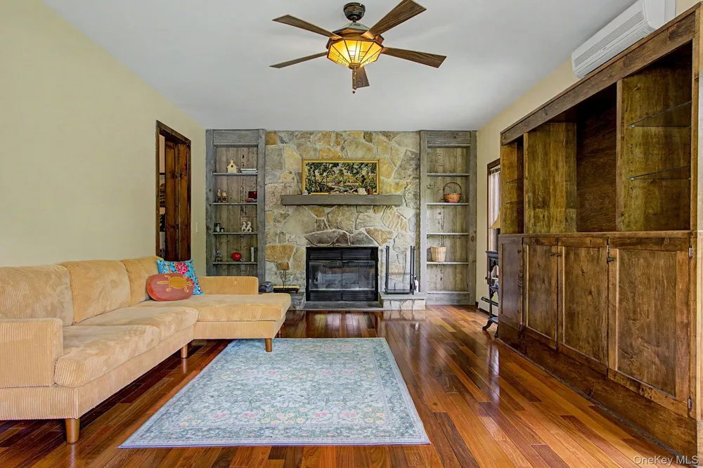 102 E Market Street Hyde Park, NY 12538