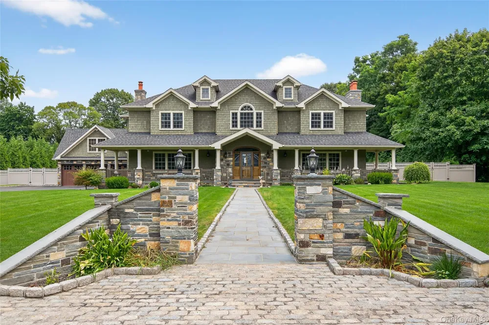 23 Gloria Lane Huntington, NY 11743