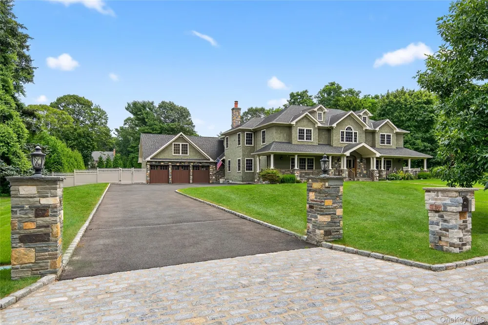 23 Gloria Lane Huntington, NY 11743