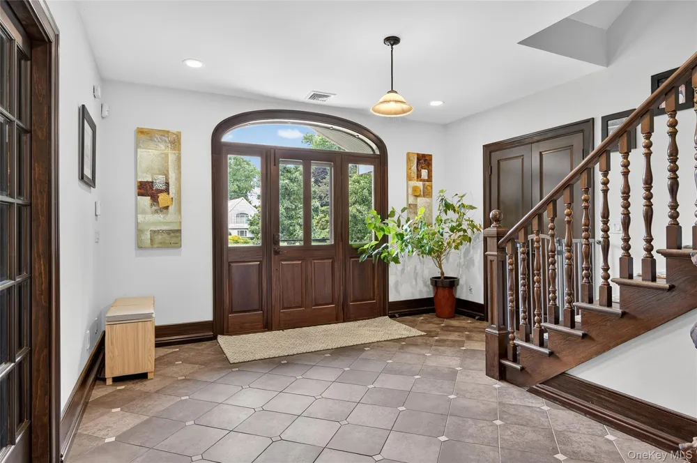 23 Gloria Lane Huntington, NY 11743