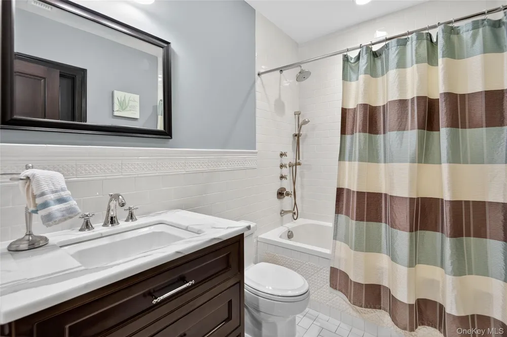 23 Gloria Lane Huntington, NY 11743