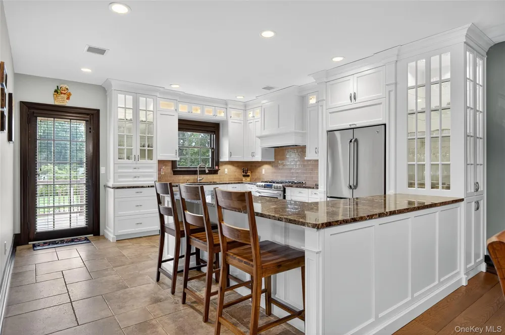 23 Gloria Lane Huntington, NY 11743
