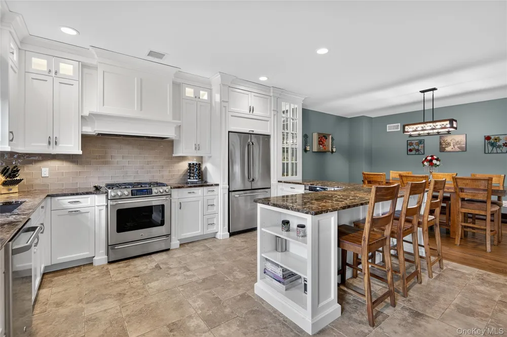 23 Gloria Lane Huntington, NY 11743