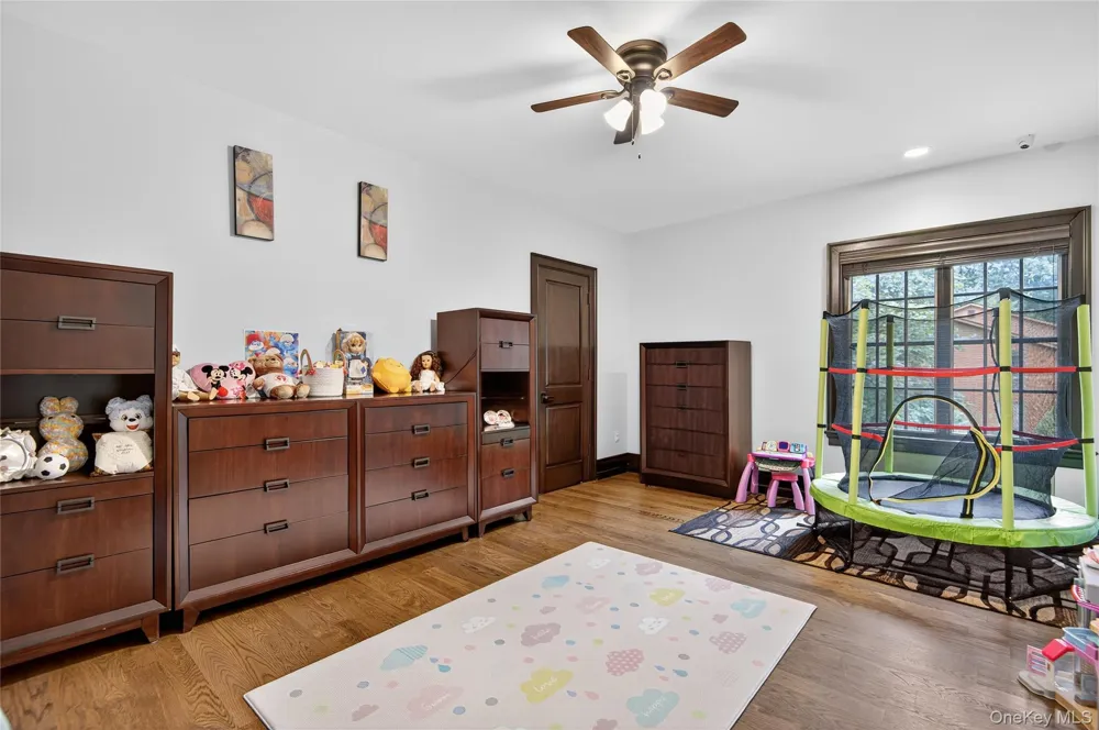 23 Gloria Lane Huntington, NY 11743
