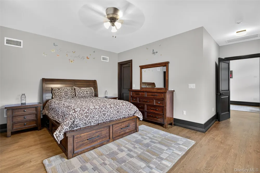 23 Gloria Lane Huntington, NY 11743