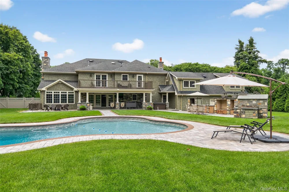 23 Gloria Lane Huntington, NY 11743