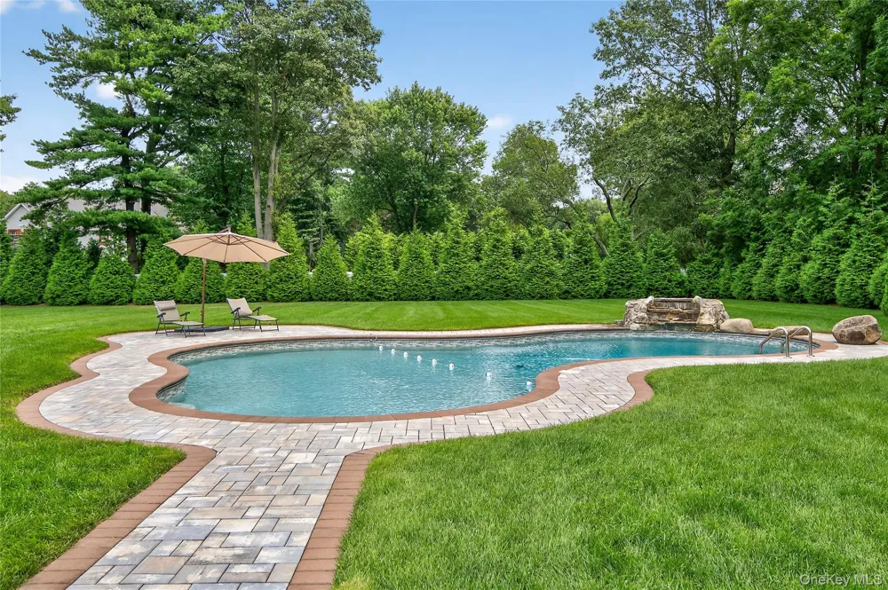 23 Gloria Lane Huntington, NY 11743
