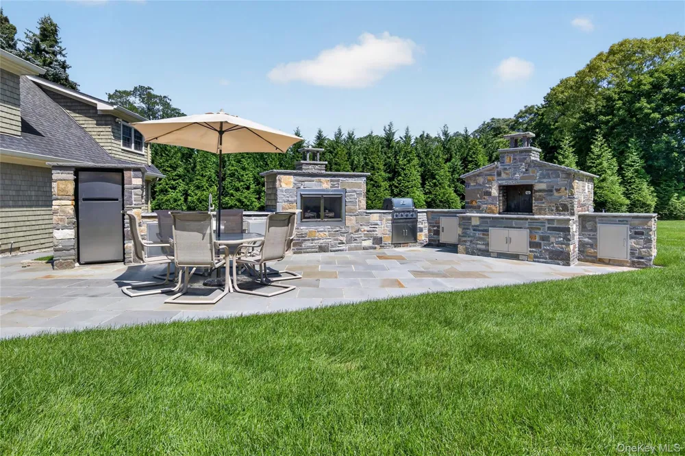 23 Gloria Lane Huntington, NY 11743