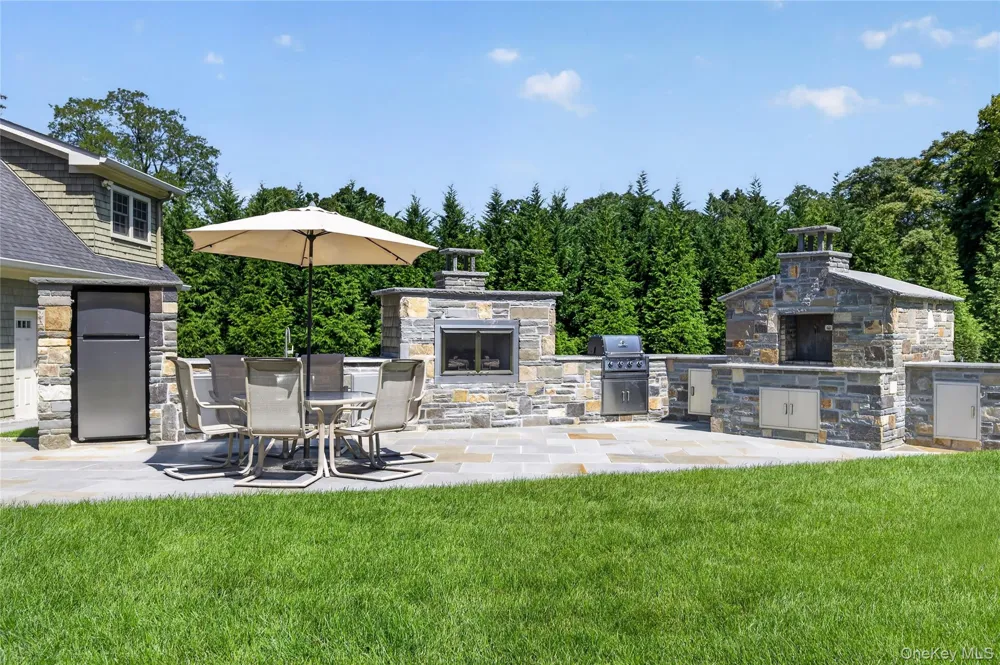 23 Gloria Lane Huntington, NY 11743
