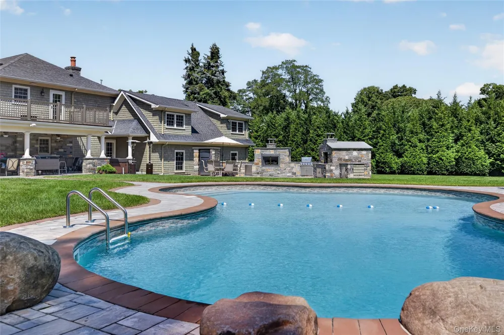 23 Gloria Lane Huntington, NY 11743