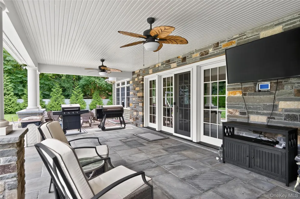 23 Gloria Lane Huntington, NY 11743
