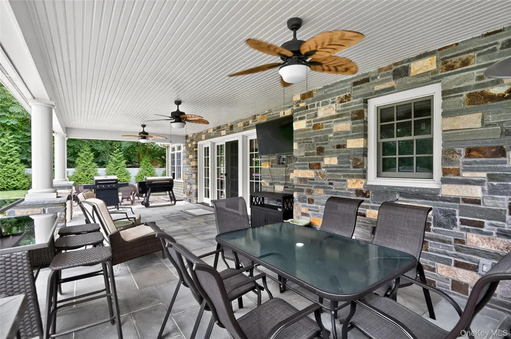 23 Gloria Lane Huntington, NY 11743