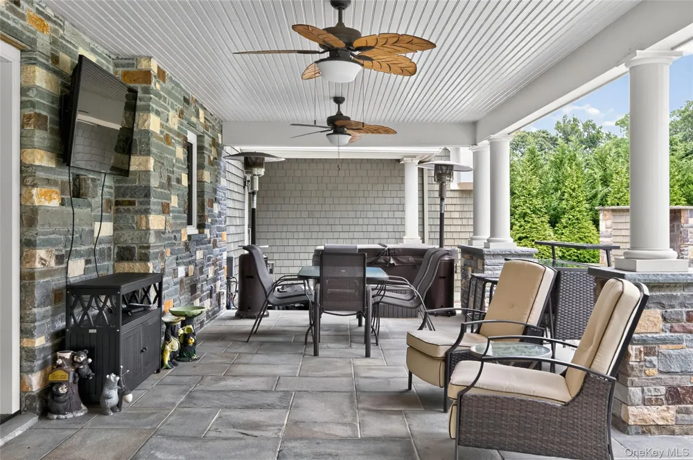 23 Gloria Lane Huntington, NY 11743