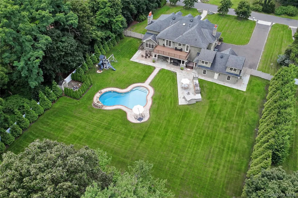 23 Gloria Lane Huntington, NY 11743
