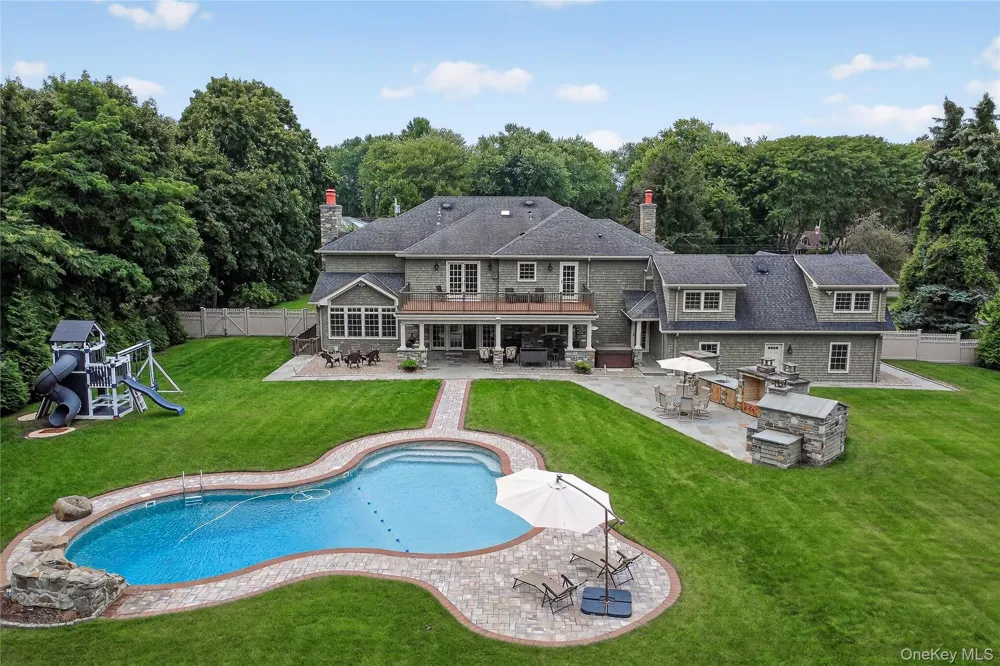 23 Gloria Lane Huntington, NY 11743