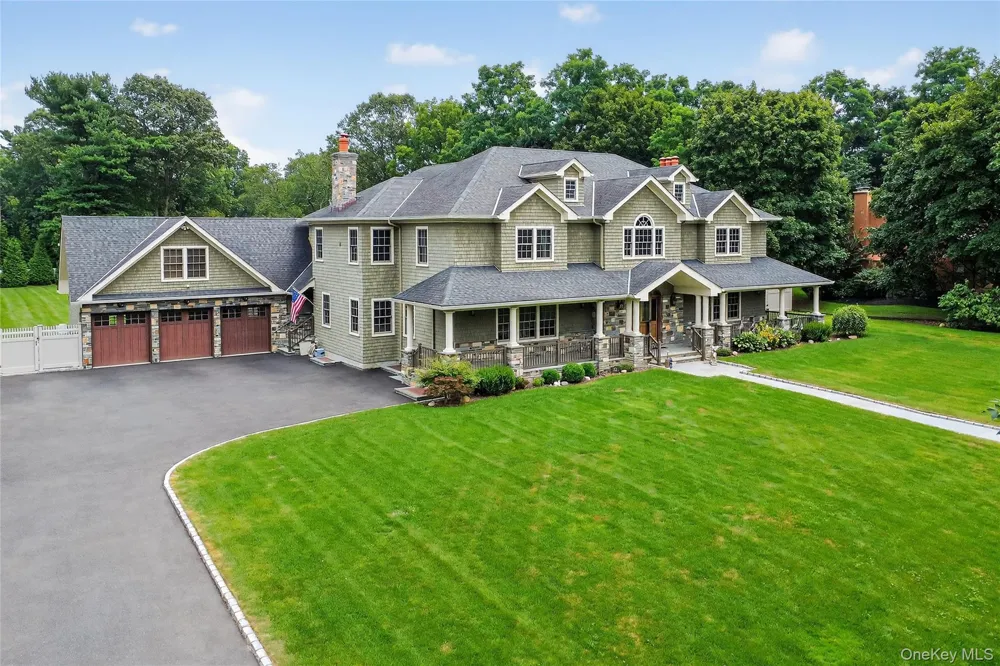 23 Gloria Lane Huntington, NY 11743