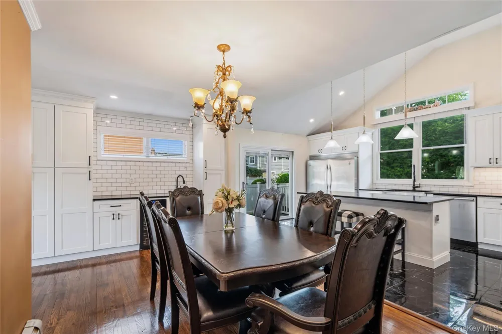 992 Woodcliff Drive Franklin Square, NY 11010